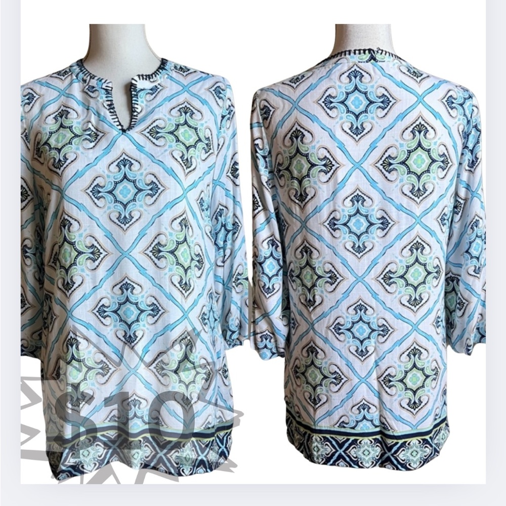 Chico’s Tiled Medallion Split Neck Tunic 0 (US4) Blue Angel and White